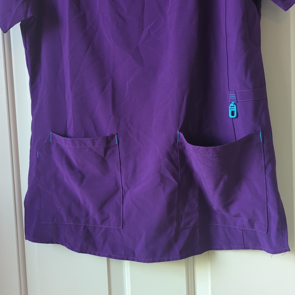 Carhartt Scrub Top - Picture 4 of 6